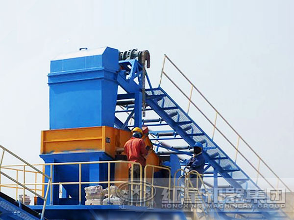 直線振動篩現(xiàn)場 直線振動篩現(xiàn)場