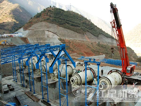 選礦球磨機(jī)安裝現(xiàn)場(chǎng) 選礦球磨機(jī)安裝現(xiàn)場(chǎng)