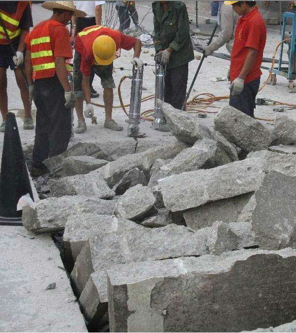 混凝土顎式破碎機(jī) 混凝土顎式破碎機(jī)