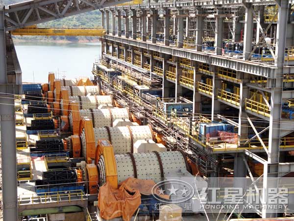 水泥磨機生產(chǎn)現(xiàn)場 水泥磨機生產(chǎn)現(xiàn)場