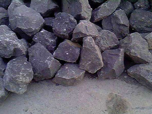 時產(chǎn)300t玄武巖破碎生產(chǎn)線設(shè)備配置、工藝流程介紹