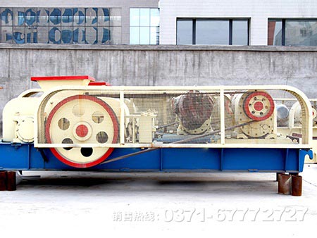 齒輥破碎機(jī)和對(duì)輥破碎機(jī)結(jié)構(gòu)、破碎方式等對(duì)比