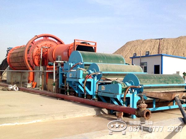 錳礦磁選現(xiàn)場(chǎng) 錳礦磁選現(xiàn)場(chǎng)