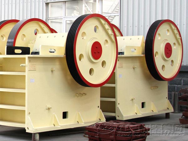 花崗巖顎式破碎機(jī) 花崗巖顎式破碎機(jī)