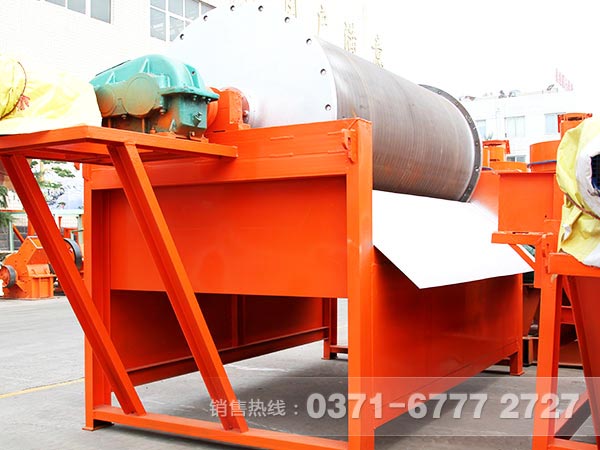 褐鐵礦強(qiáng)磁磁選機(jī)側(cè)面圖 褐鐵礦強(qiáng)磁磁選機(jī)側(cè)面圖