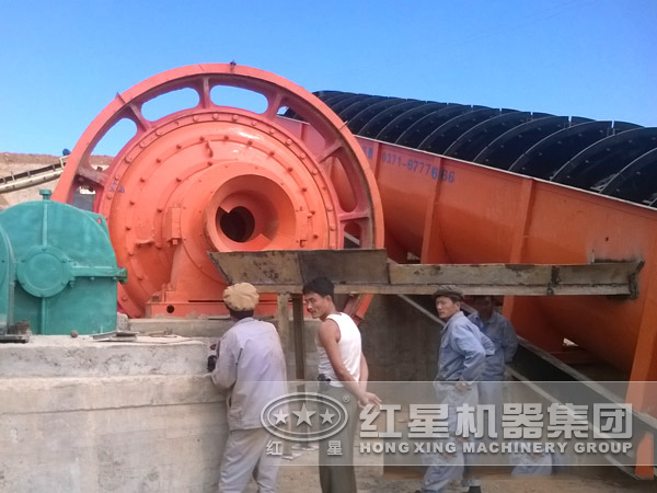 選金礦生產(chǎn)現(xiàn)場(chǎng) 選金礦生產(chǎn)現(xiàn)場(chǎng)