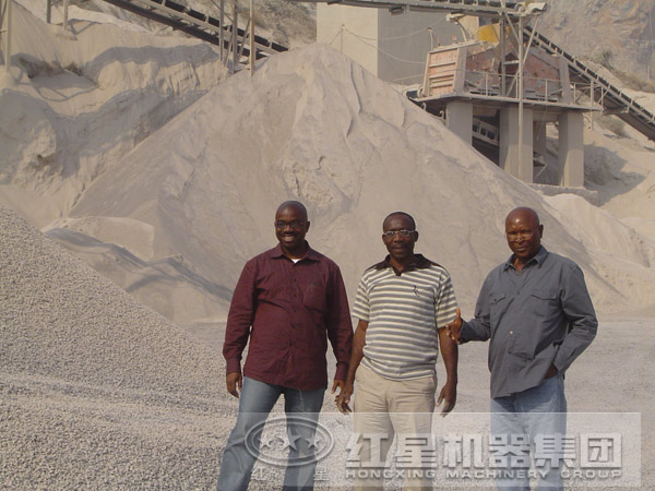 石灰石反擊式破碎機客戶現(xiàn)場 石灰石反擊式破碎機客戶現(xiàn)場