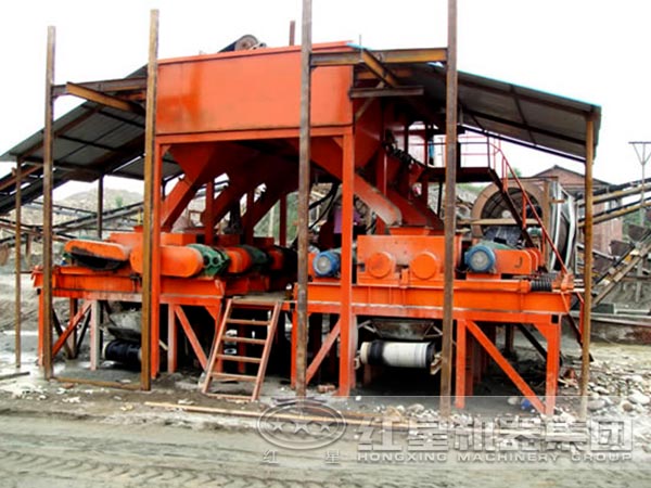 輥式破碎機設(shè)備工作現(xiàn)場 輥式破碎機設(shè)備工作現(xiàn)場