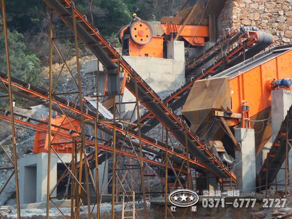 砂石破碎機作業(yè)現(xiàn)場 砂石破碎機作業(yè)現(xiàn)場