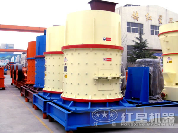 白云石立式復(fù)合破廠家廠區(qū)一角 白云石立式復(fù)合破廠家廠區(qū)一角