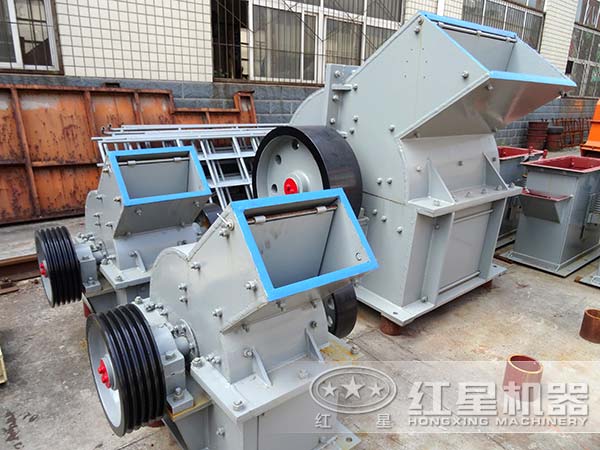 不同規(guī)格下的爐渣錘式破碎機 不同規(guī)格下的爐渣錘式破碎機