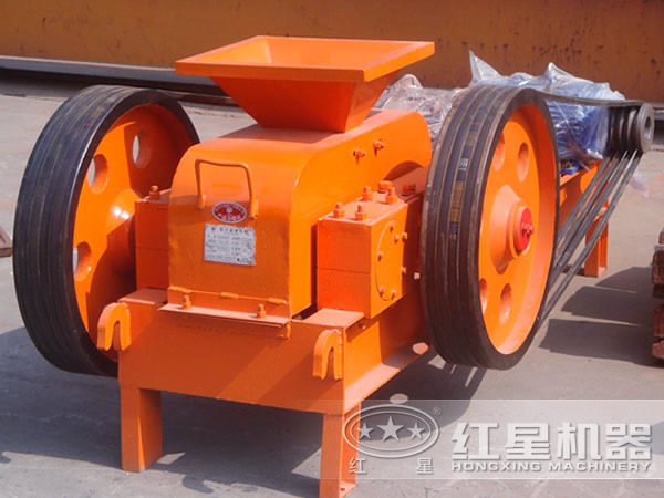 不同角度下的輥式破碎機設(shè)備 不同角度下的輥式破碎機設(shè)備