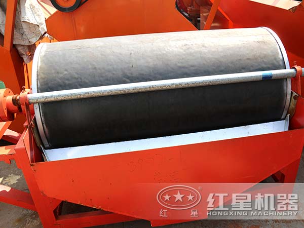 鐵沙磁選設(shè)備磁筒展示 鐵沙磁選設(shè)備磁筒展示