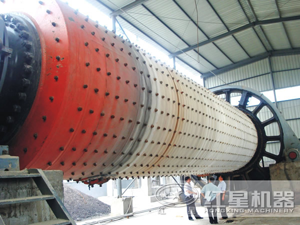 赤鐵礦球磨機(jī)客戶安裝現(xiàn)場(chǎng) 赤鐵礦球磨機(jī)客戶安裝現(xiàn)場(chǎng)