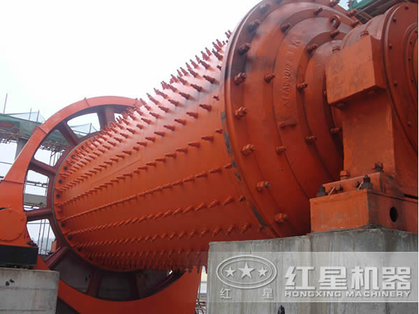 螢石礦球磨機(jī)工作現(xiàn)場(chǎng) 螢石礦球磨機(jī)工作現(xiàn)場(chǎng)