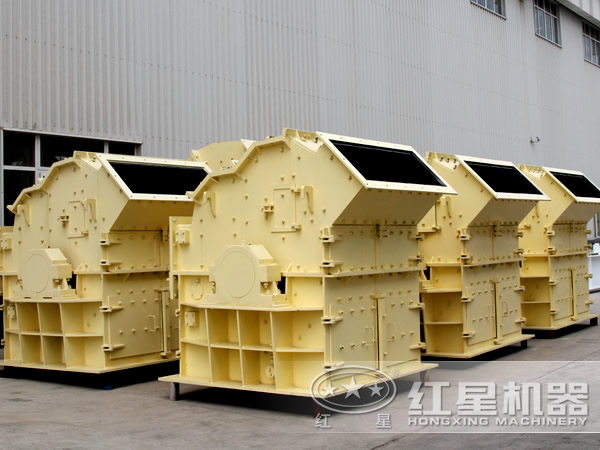 河南細(xì)碎機(jī)廠家車間一角 河南細(xì)碎機(jī)廠家車間一角