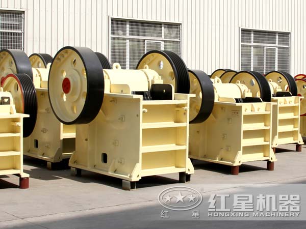 磷礦石破碎機(jī)廠區(qū)一角 磷礦石破碎機(jī)廠區(qū)一角