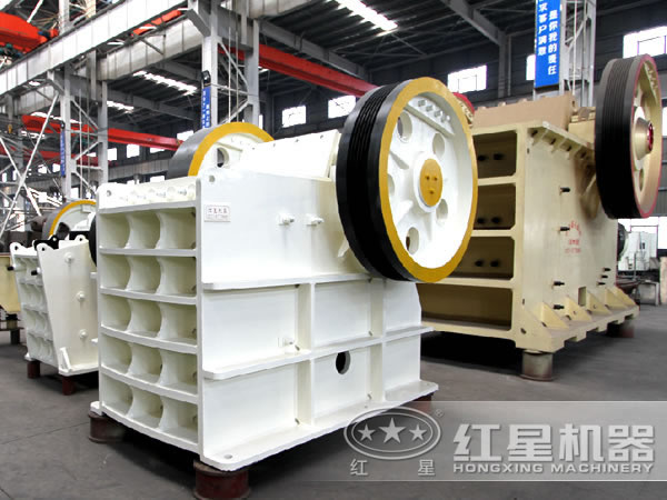 不同規(guī)格下的礦石顎式破碎機(jī) 不同規(guī)格下的礦石顎式破碎機(jī)