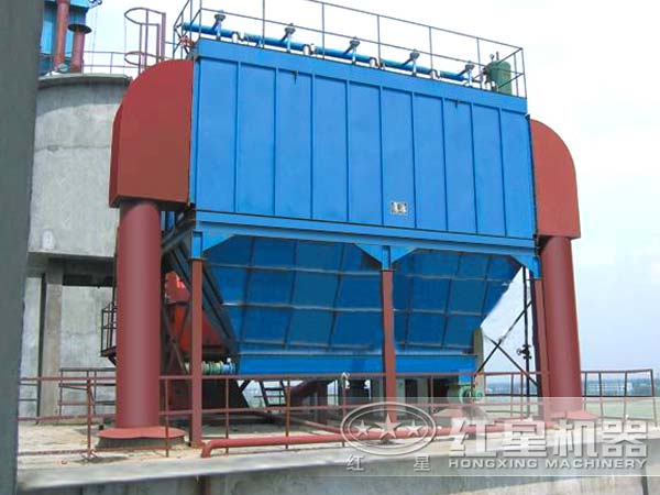 脈沖布袋除塵器工作現(xiàn)場 脈沖布袋除塵器工作現(xiàn)場