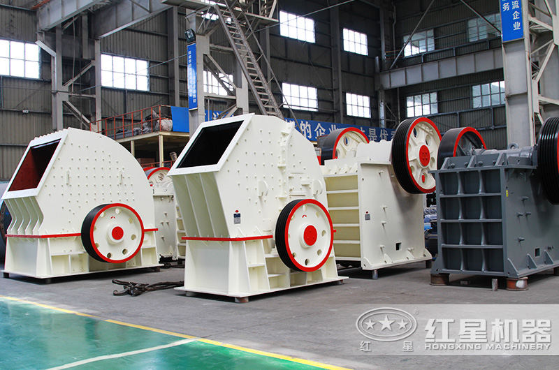 河南重錘破碎機(jī)廠家車間一角 河南重錘破碎機(jī)廠家車間一角