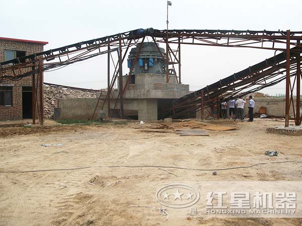 液壓圓錐破破碎現(xiàn)場(chǎng)示意圖 液壓圓錐破破碎現(xiàn)場(chǎng)示意圖