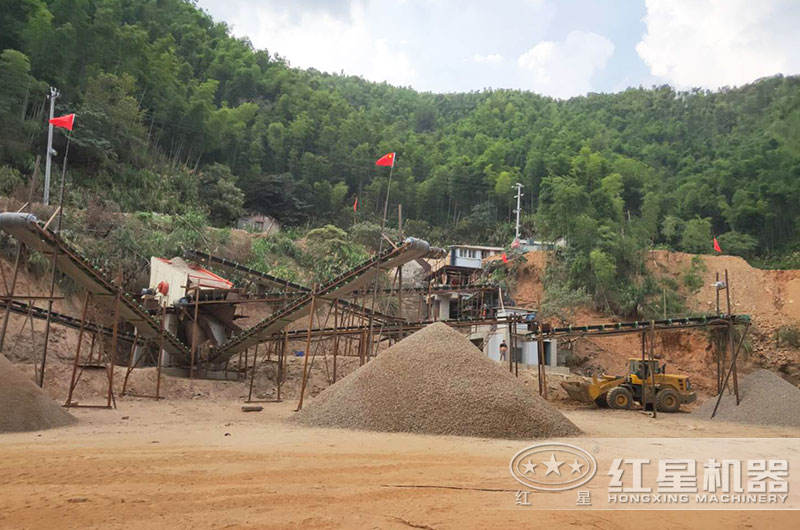 石子破碎機(jī)工作現(xiàn)場(chǎng)圖片 石子破碎機(jī)工作現(xiàn)場(chǎng)圖片