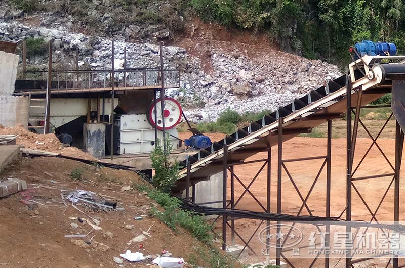 顎式破碎機工作現(xiàn)場圖片 顎式破碎機工作現(xiàn)場圖片