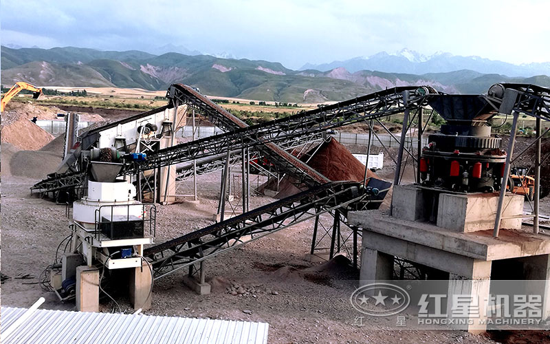 時(shí)產(chǎn)量200噸制砂生產(chǎn)現(xiàn)場(chǎng) 時(shí)產(chǎn)量200噸制砂生產(chǎn)現(xiàn)場(chǎng)