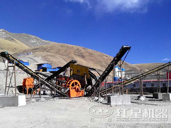 石子生產(chǎn)線(xiàn)現(xiàn)場(chǎng) 石子生產(chǎn)線(xiàn)現(xiàn)場(chǎng)
