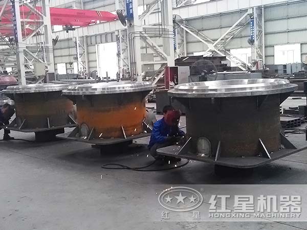 彈簧圓錐破碎機(jī)生產(chǎn)車間 彈簧圓錐破碎機(jī)生產(chǎn)車間