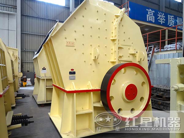 不同角度下的PCZ重型錘式破碎機(jī) 不同角度下的PCZ重型錘式破碎機(jī)