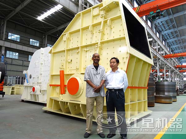 多腔反擊式破碎機(jī) 多腔反擊式破碎機(jī)