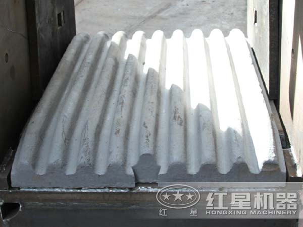 顎式破碎機(jī)破碎板 顎式破碎機(jī)破碎板