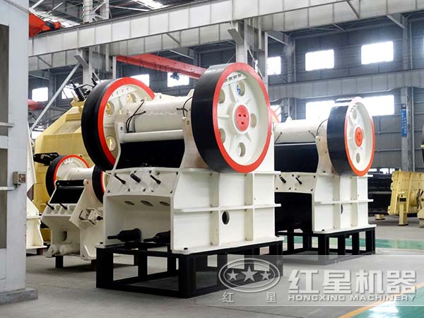 顎式破碎機(jī)圖片 顎式破碎機(jī)圖片