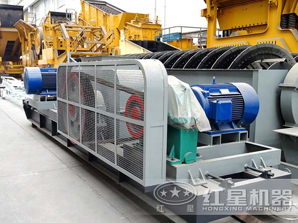 不同視角下的輥式破碎機(jī) 不同視角下的輥式破碎機(jī)