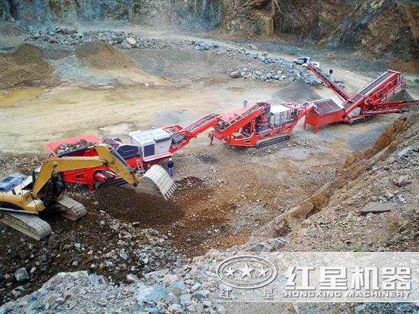 履帶式移動破碎站工作現(xiàn)場 履帶式移動破碎站工作現(xiàn)場