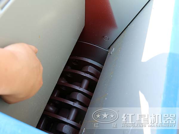 錘式打砂機(jī)局部細(xì)節(jié) 錘式打砂機(jī)局部細(xì)節(jié)