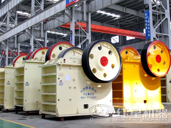 工業(yè)常用粗破設(shè)備之顎式破碎機(jī) 工業(yè)常用粗破設(shè)備之顎式破碎機(jī)