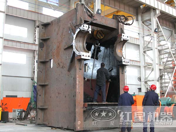 大型破碎設(shè)備生產(chǎn)車(chē)間 大型破碎設(shè)備生產(chǎn)車(chē)間