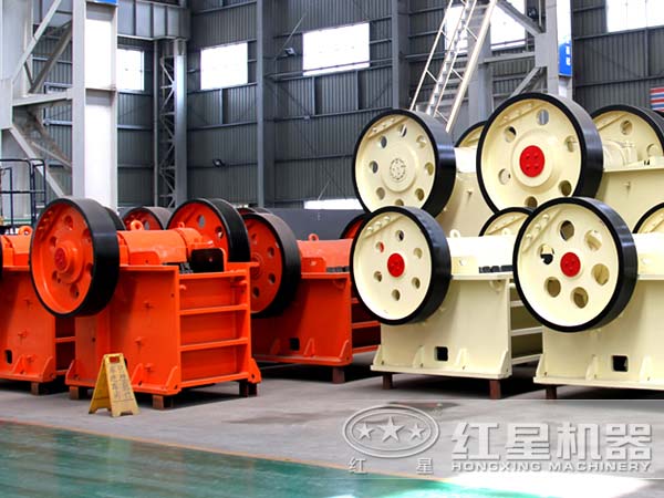 不同規(guī)格下的鄂式破碎機(jī) 不同規(guī)格下的鄂式破碎機(jī)