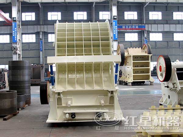 不同角度下的鋼渣破碎機(jī) 不同角度下的鋼渣破碎機(jī)