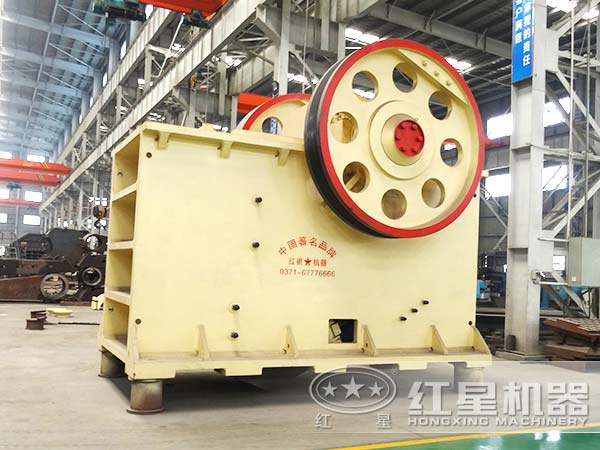大型礦石顎式破碎機(jī) 大型礦石顎式破碎機(jī)