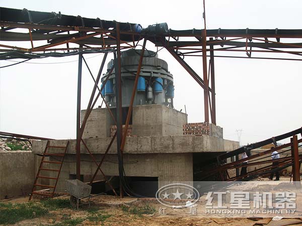 礦渣破碎機(jī)工作現(xiàn)場(chǎng) 礦渣破碎機(jī)工作現(xiàn)場(chǎng)