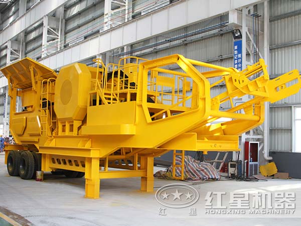 采石場(chǎng)選用移動(dòng)破碎站是履帶好？還是輪胎好？