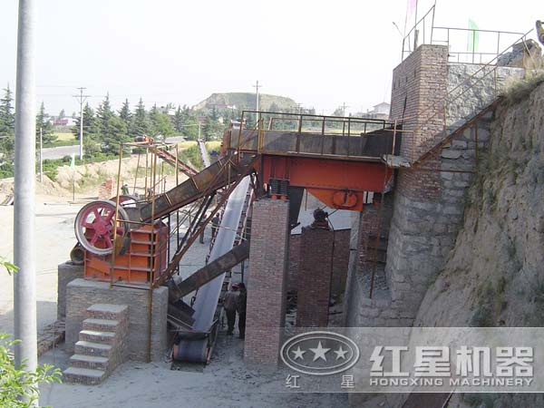 鄂式破碎機投產(chǎn)客戶現(xiàn)場 鄂式破碎機投產(chǎn)客戶現(xiàn)場