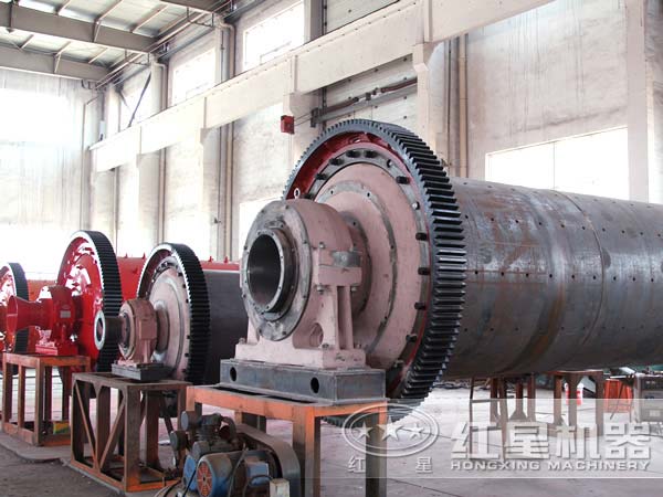 不同規(guī)格大小石墨棒磨機(jī) 不同規(guī)格大小石墨棒磨機(jī)