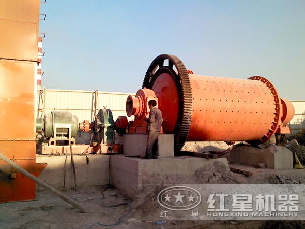 石墨棒磨機(jī)工作現(xiàn)場(chǎng) 石墨棒磨機(jī)工作現(xiàn)場(chǎng)