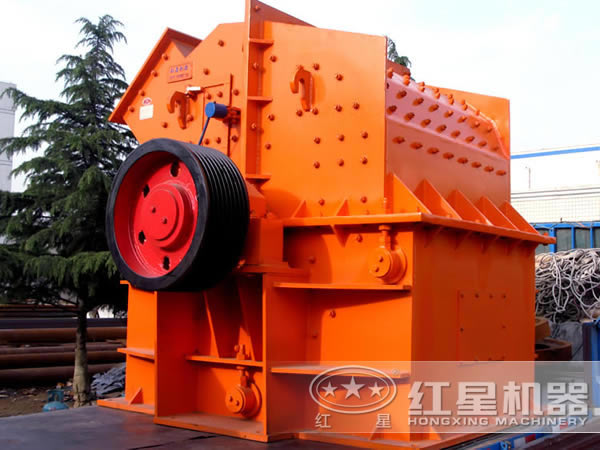 不同角度下的鵝卵石細(xì)碎機 不同角度下的鵝卵石細(xì)碎機