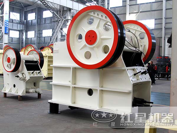 不同規(guī)格下的歐版顎式破碎機(jī) 不同規(guī)格下的歐版顎式破碎機(jī)