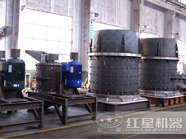 磷礦石立式復(fù)合破碎機(jī)加工車間 磷礦石立式復(fù)合破碎機(jī)加工車間